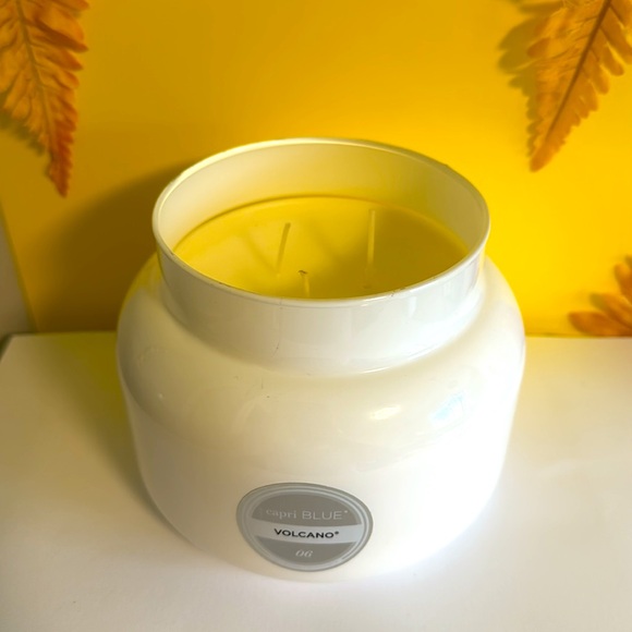 Capri Blue Volcano Scented Candles - Luxury Three Wick3 (28 oz) - Picture 5 of 8